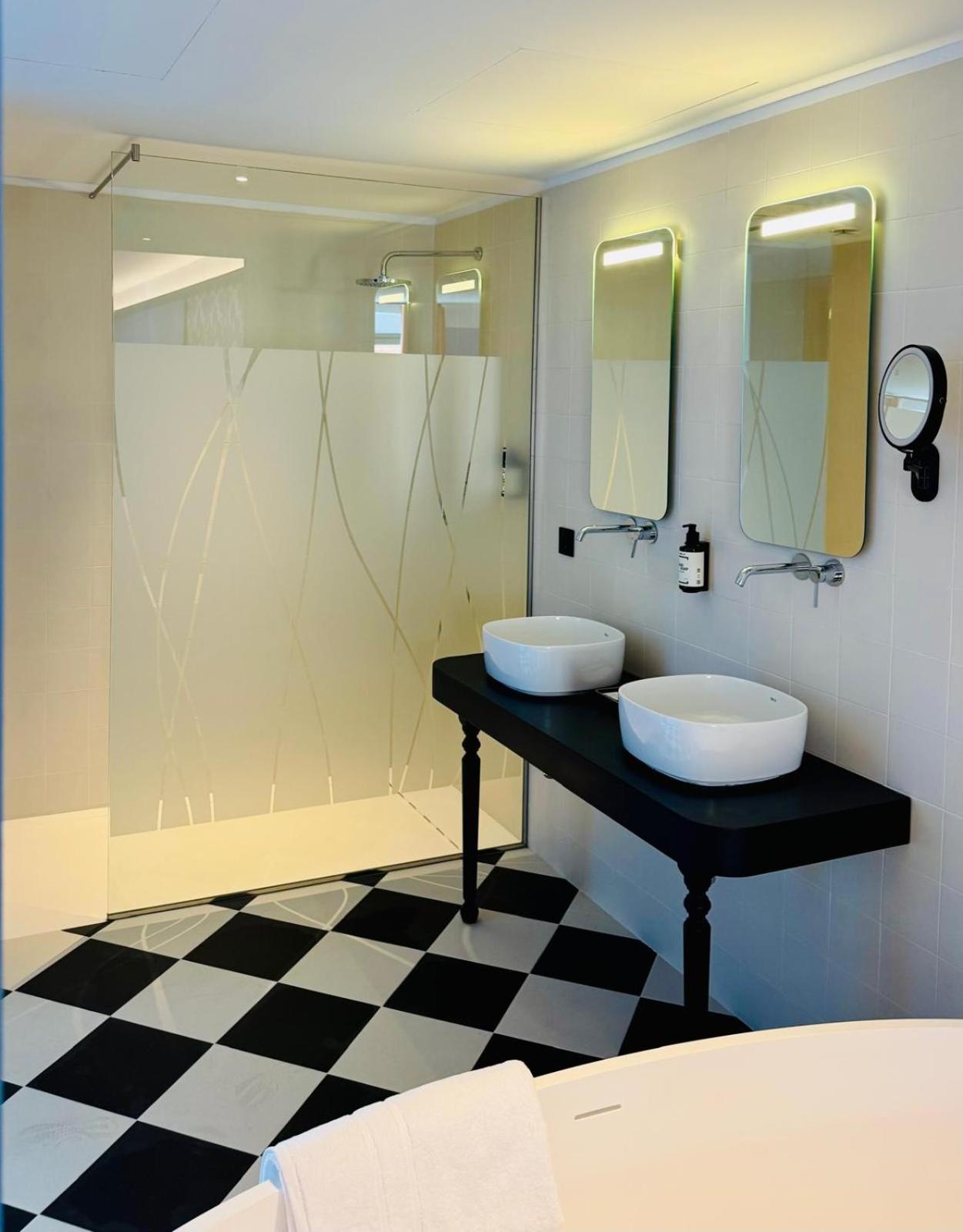 Hotel Divino & Apartments Figueras Exterior foto