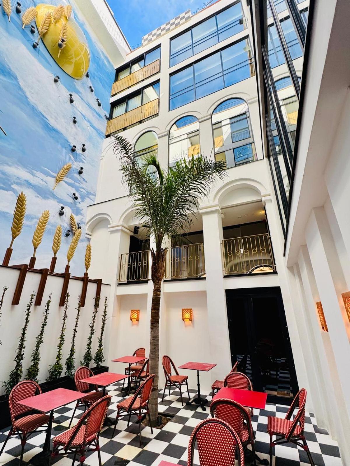 Hotel Divino & Apartments Figueras Exterior foto