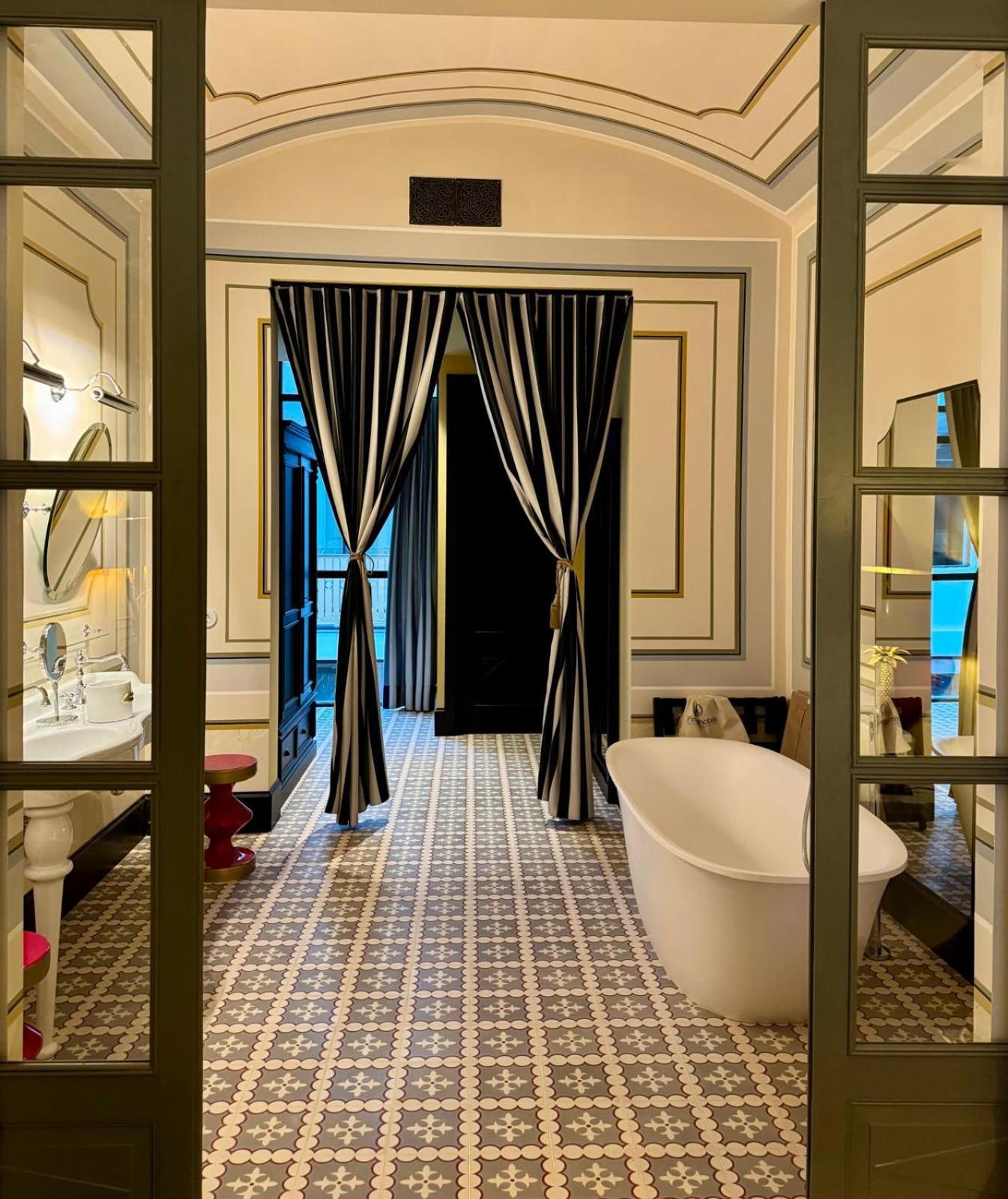 Hotel Divino & Apartments Figueras Exterior foto
